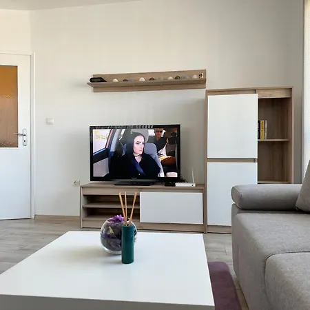 Апартаменты Restful For 4 Guests In *